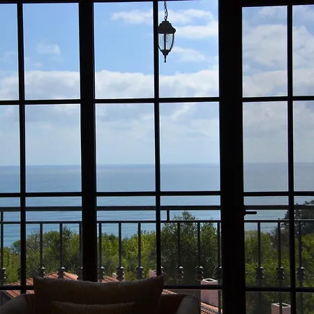 On The Cliff Apartman Obzor