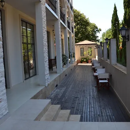 On The Cliff Обзор