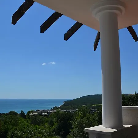 On The Cliff Обзор