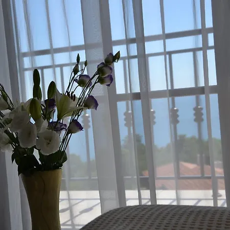 On The Cliff Apartman Obzor